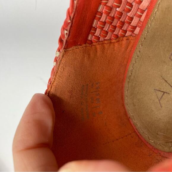 Aldo Orange Red Woven Basket Style Pointed Toe Flats Womens 8 Slip On Casual - Picture 6 of 7